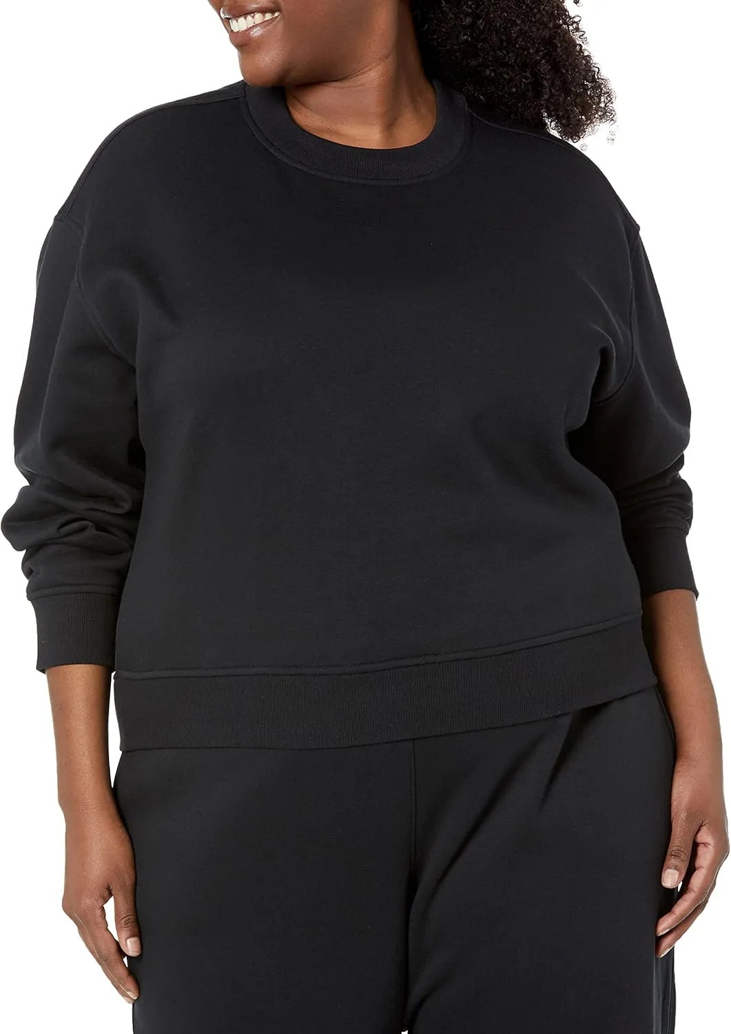 Amazon Essentials Women's Cropped Drop Shoulder Sweatshirt (Available in Plus Size)