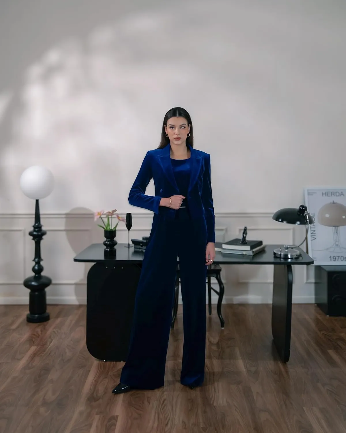 Women's Cropped Velvet Blazer Elegant Open Front Dressy Jacket with Long Sleeves, Business Casual Blazer for Work